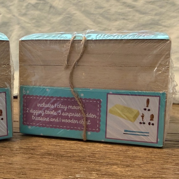 Set of 2: Archeology Excavation Kits (Toy) - perfect for Easter baskets, etc - Picture 3 of 7